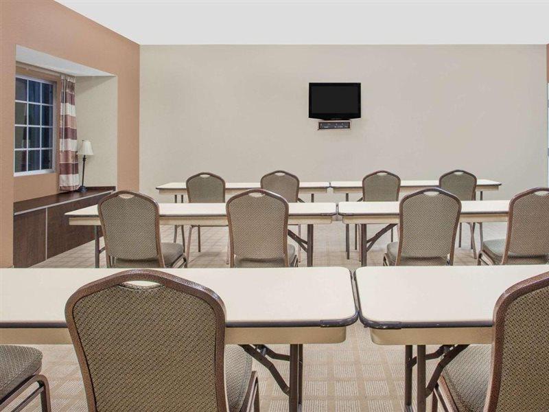 Microtel Inn & Suites By Wyndham Manchester - Newly Renovated Екстер'єр фото