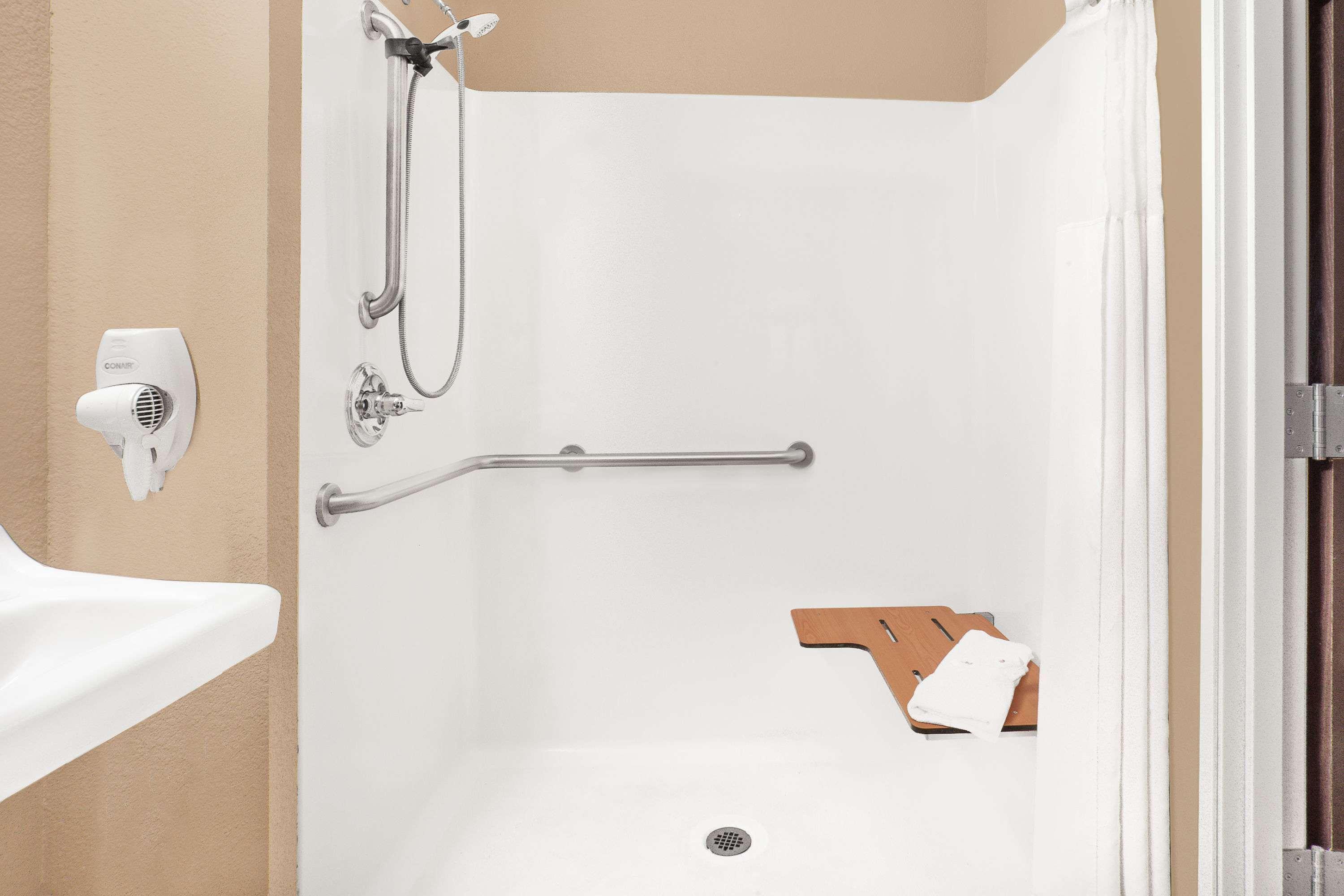 Microtel Inn & Suites By Wyndham Manchester - Newly Renovated Екстер'єр фото