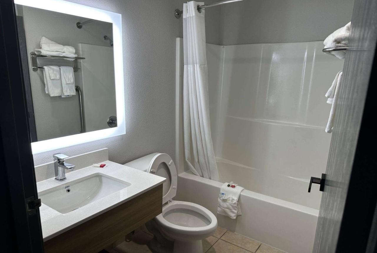 Microtel Inn & Suites By Wyndham Manchester - Newly Renovated Екстер'єр фото