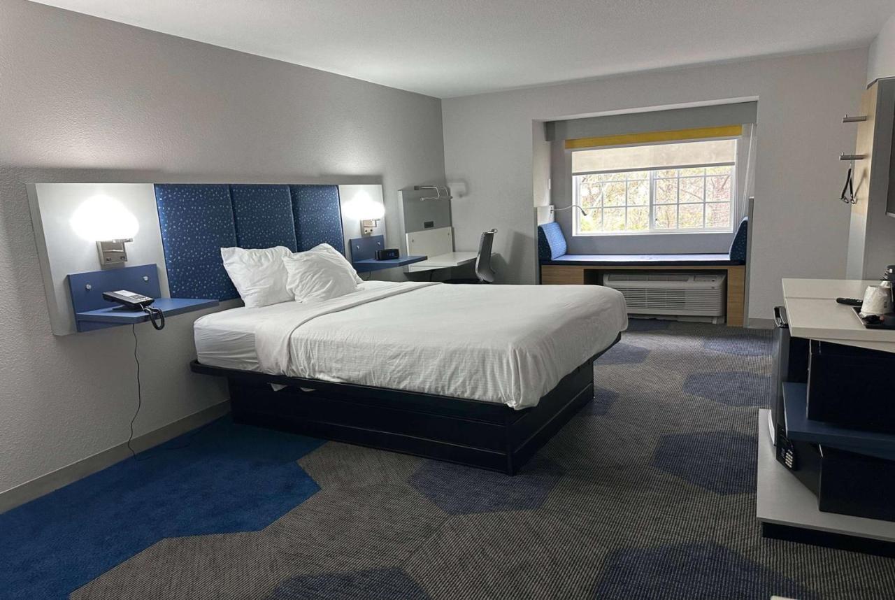 Microtel Inn & Suites By Wyndham Manchester - Newly Renovated Екстер'єр фото