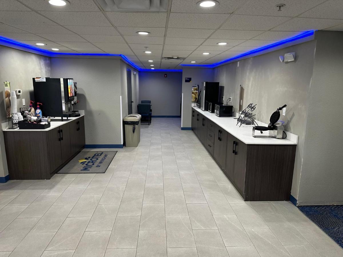 Microtel Inn & Suites By Wyndham Manchester - Newly Renovated Екстер'єр фото