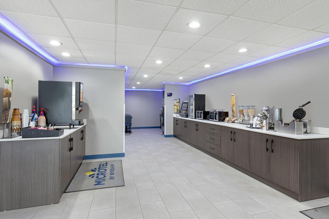 Microtel Inn & Suites By Wyndham Manchester - Newly Renovated Екстер'єр фото