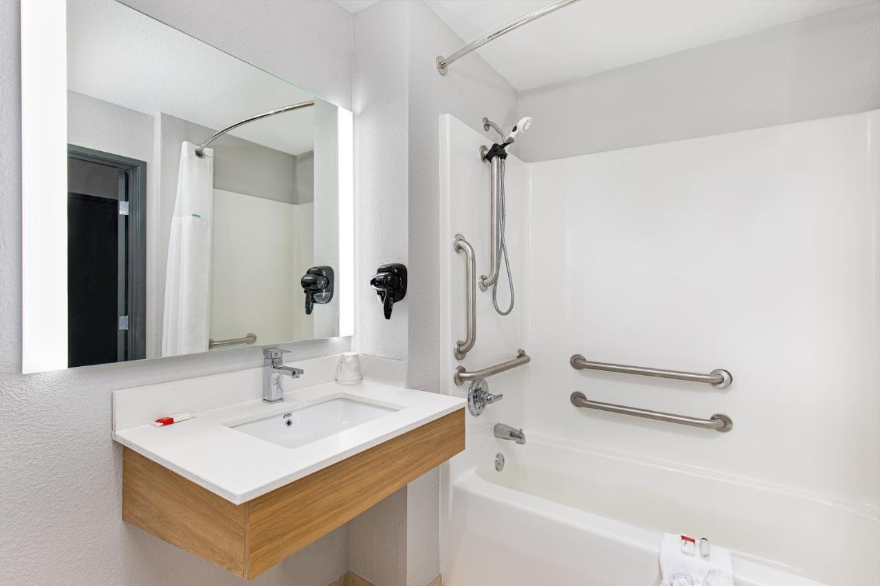 Microtel Inn & Suites By Wyndham Manchester - Newly Renovated Екстер'єр фото