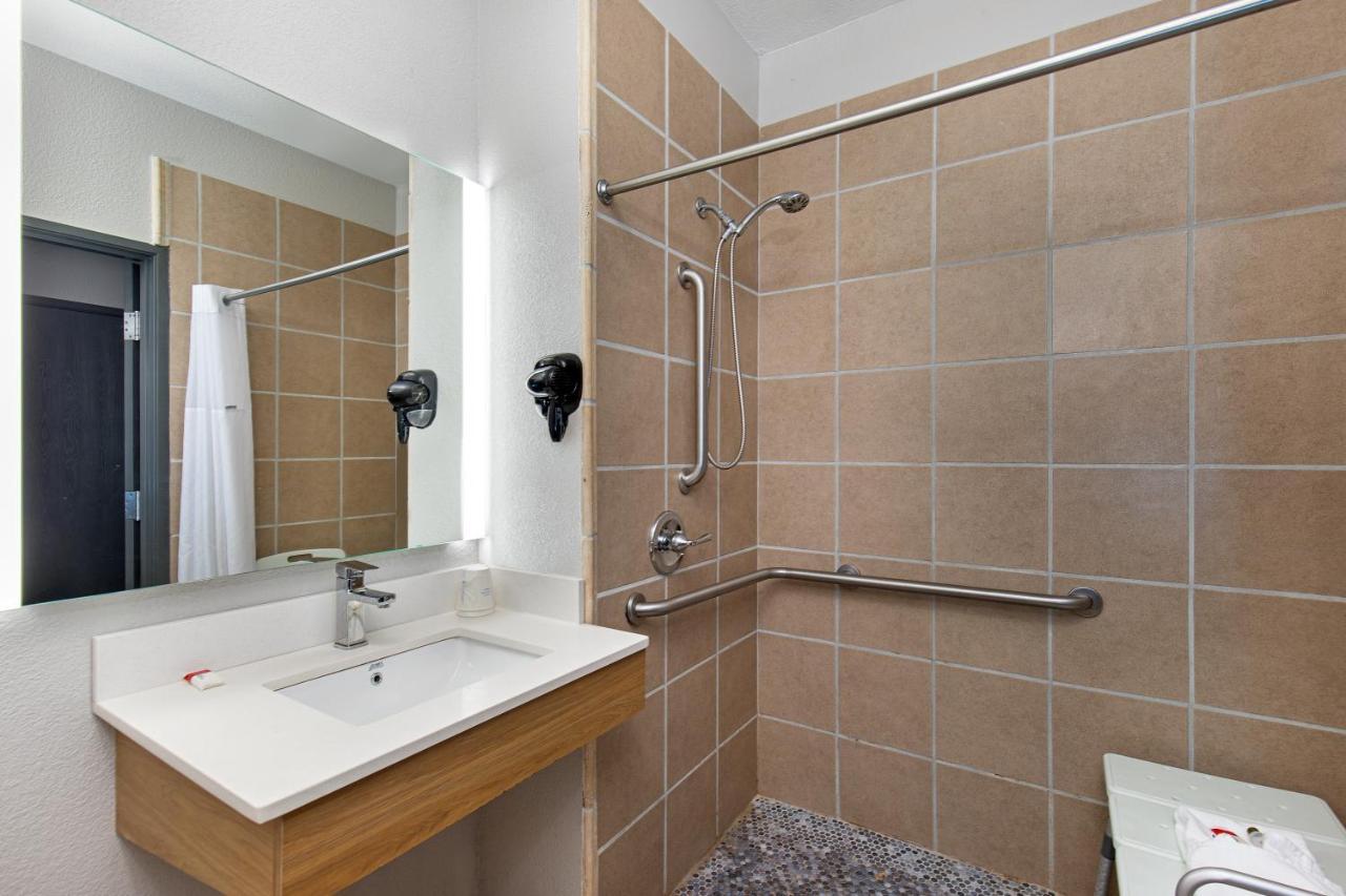 Microtel Inn & Suites By Wyndham Manchester - Newly Renovated Екстер'єр фото