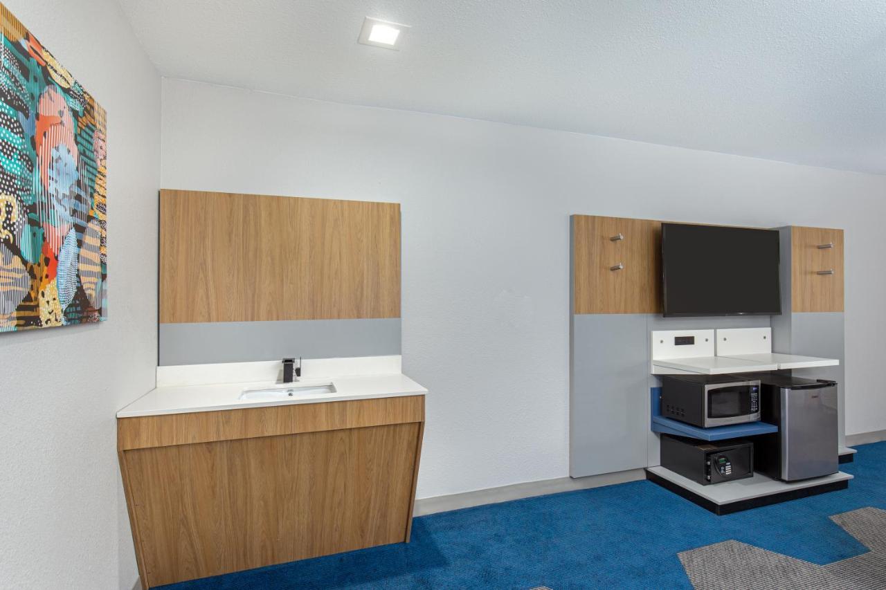 Microtel Inn & Suites By Wyndham Manchester - Newly Renovated Екстер'єр фото